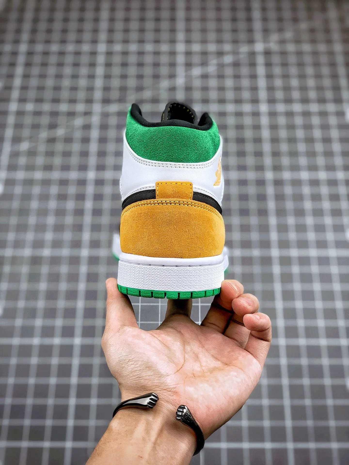 AIR JORDAN 1 MID SE OAKLAND WHITE/LASER ORANGE/BLACK/LUCKY GREEN