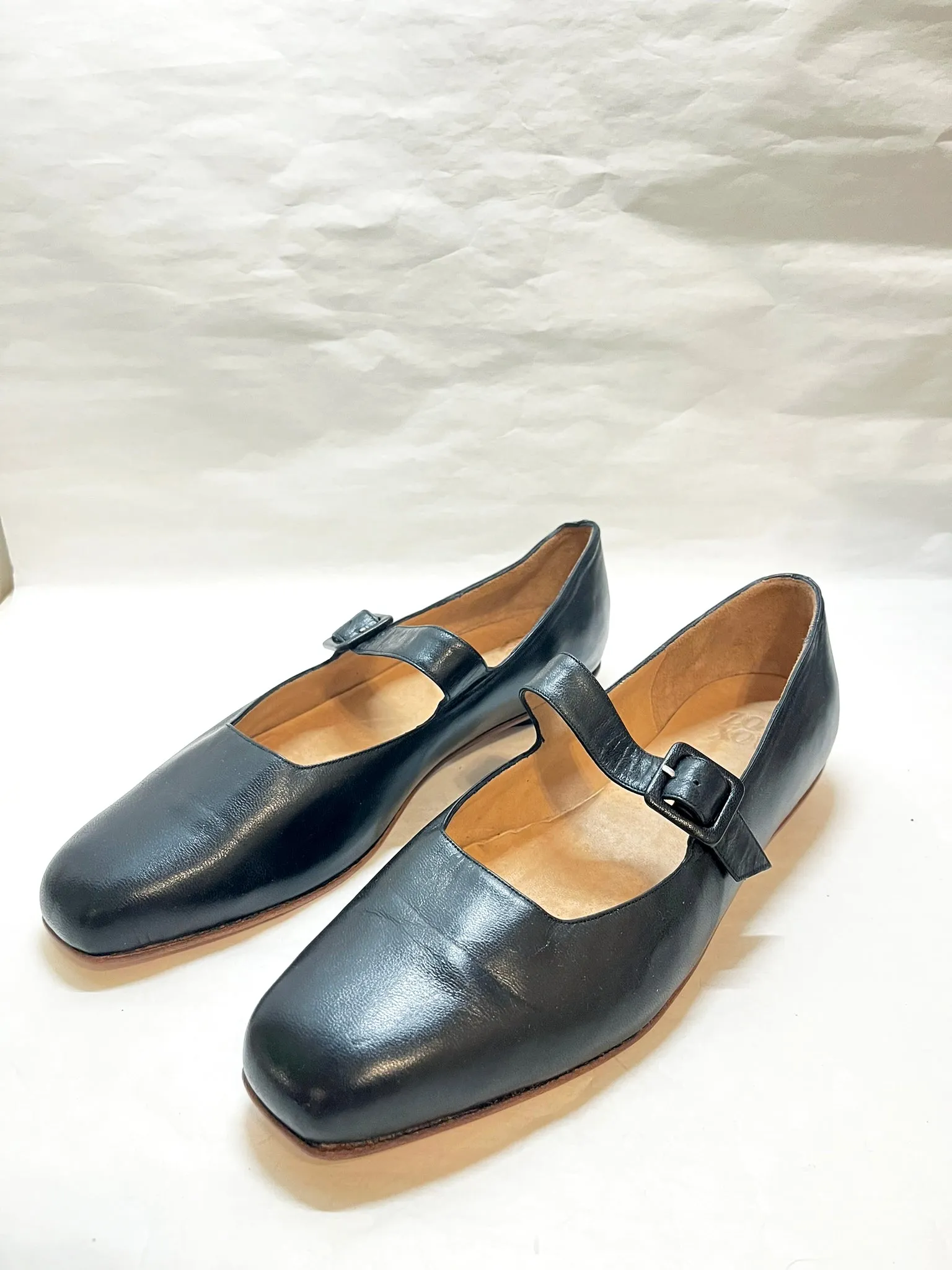 Eugenia Flat in Black Size 42