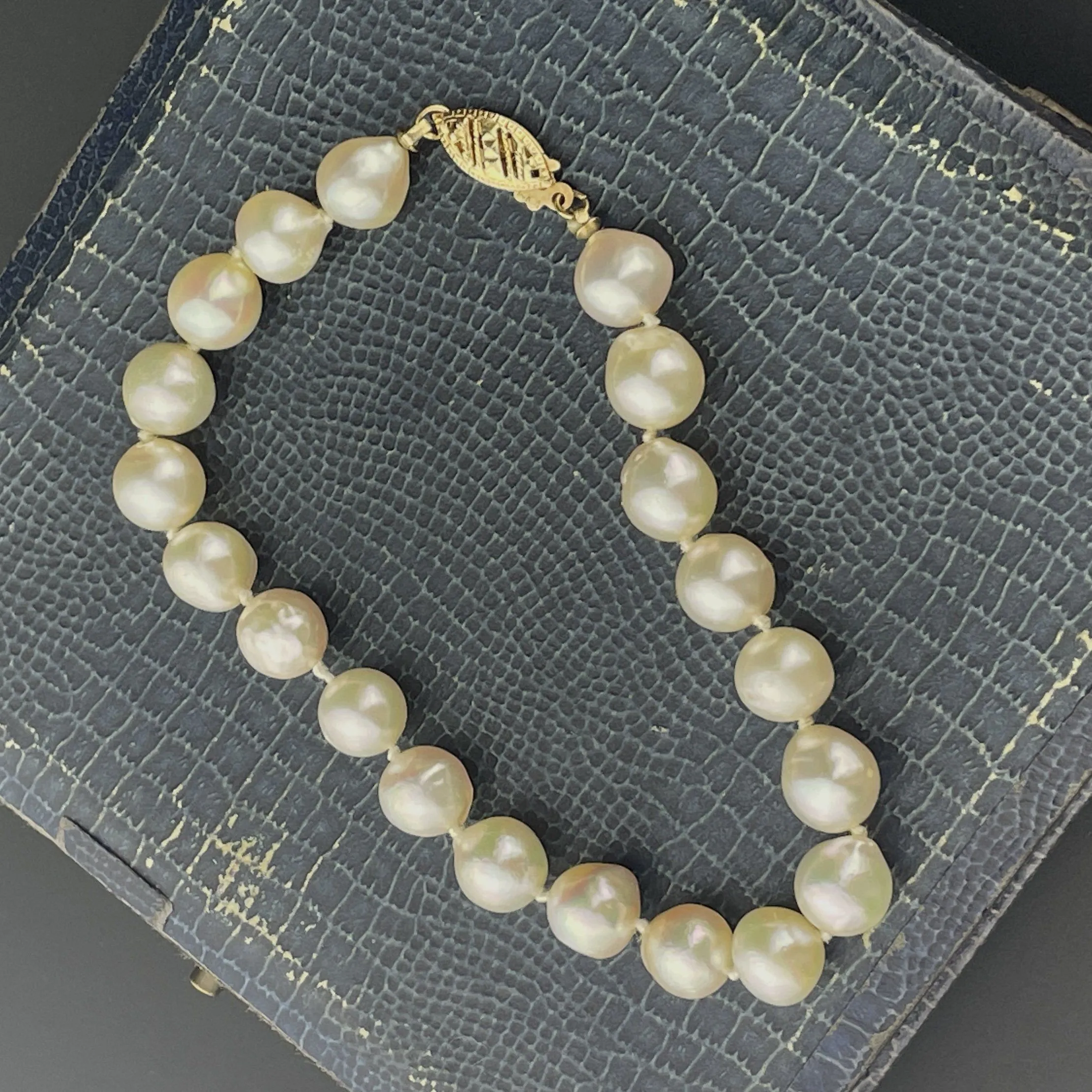 Vintage 14K Gold Handknotted Pearl Bracelet